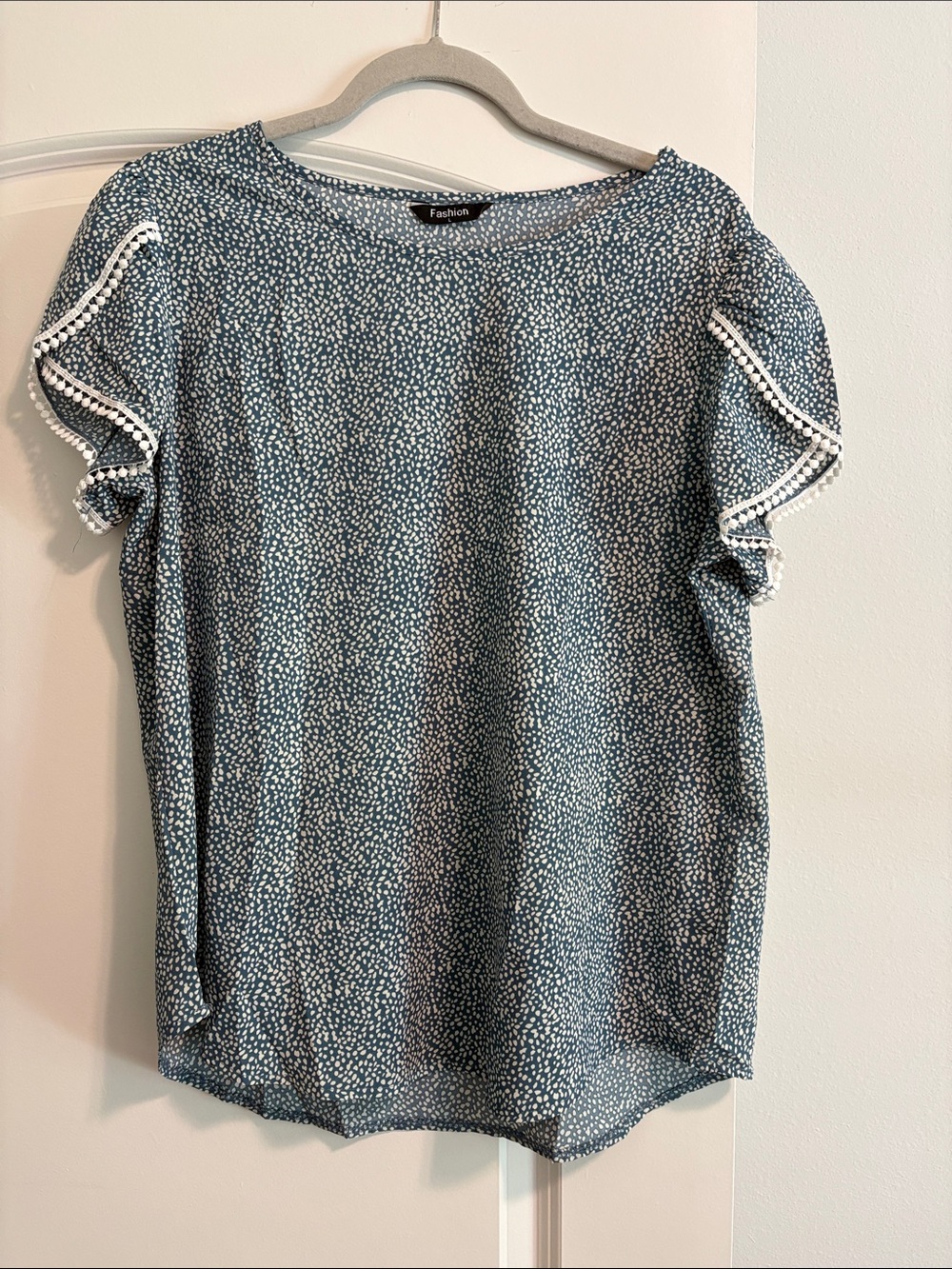 Amazon Essentials Navy Dot Flutter Sleeve Top with White Trim
